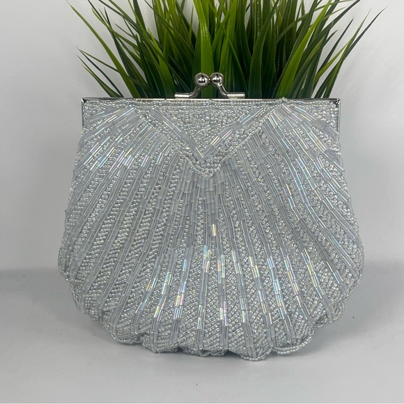 Elegant Silver Iridescent Opalescent Seashell Shaped Beaded Clutch Dressy Formal - Picture 1 of 7
